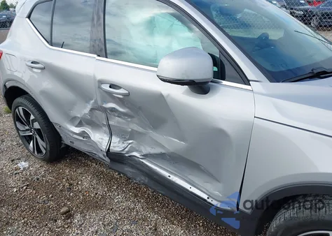 2023 Volvo Xc40 B5 Plus Bright Theme из США, поврежденный, VIN YV4L12UN9P2075643